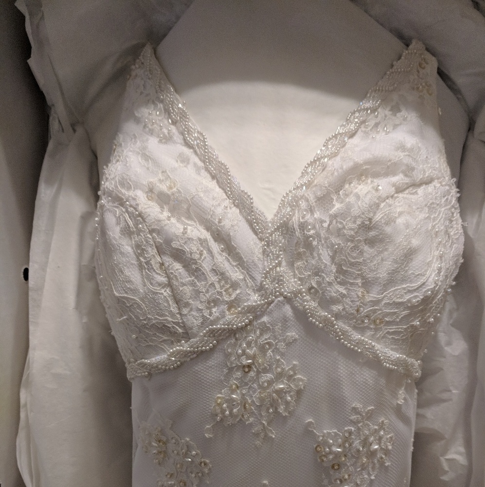 Chantilly Lace Wedding Dress
